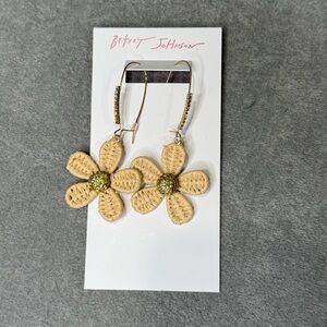 NWT Betsey Johnson Spring Chick Raffia Daisy Dangle Drop Earrings